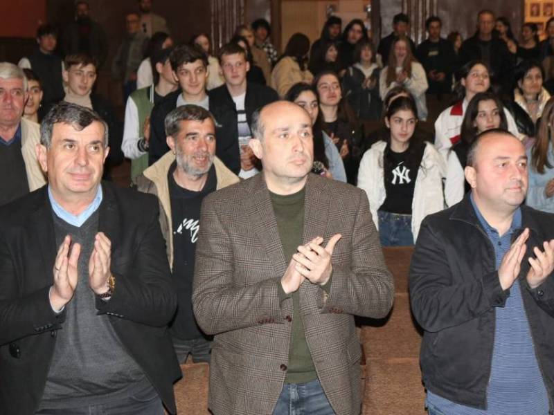 ცაგერის კულტურის ცენტრში მორიგი წარმატებული სპექტაკლი შედგა.